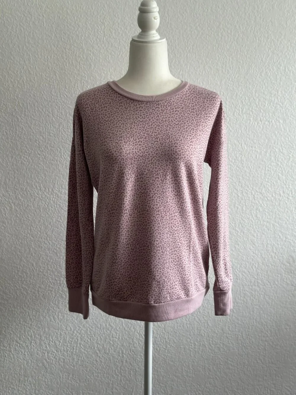 Mondetta Pink Leopard Print Sweatshirt Small Athleisure Crewneck Soft Cozy Top - Picture 2 of 8
